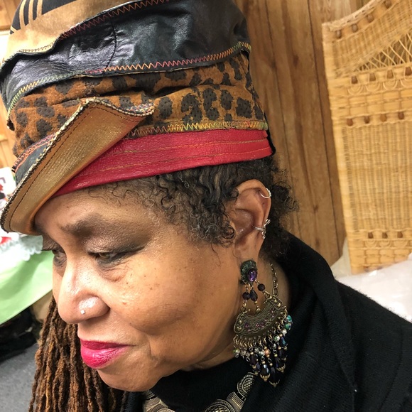 Meet your Posher, Pat - Picture 5 of 5